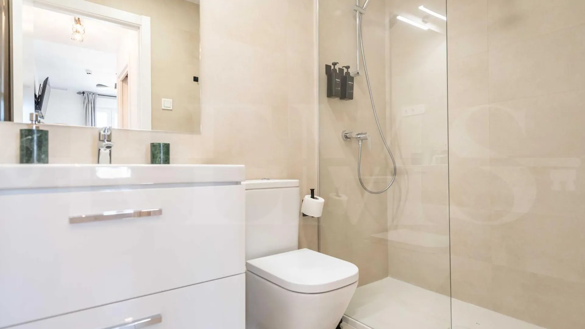 Modern Sky-Rise Living With Pool And Parking Rems Apartment Malaga 0*,  Spain