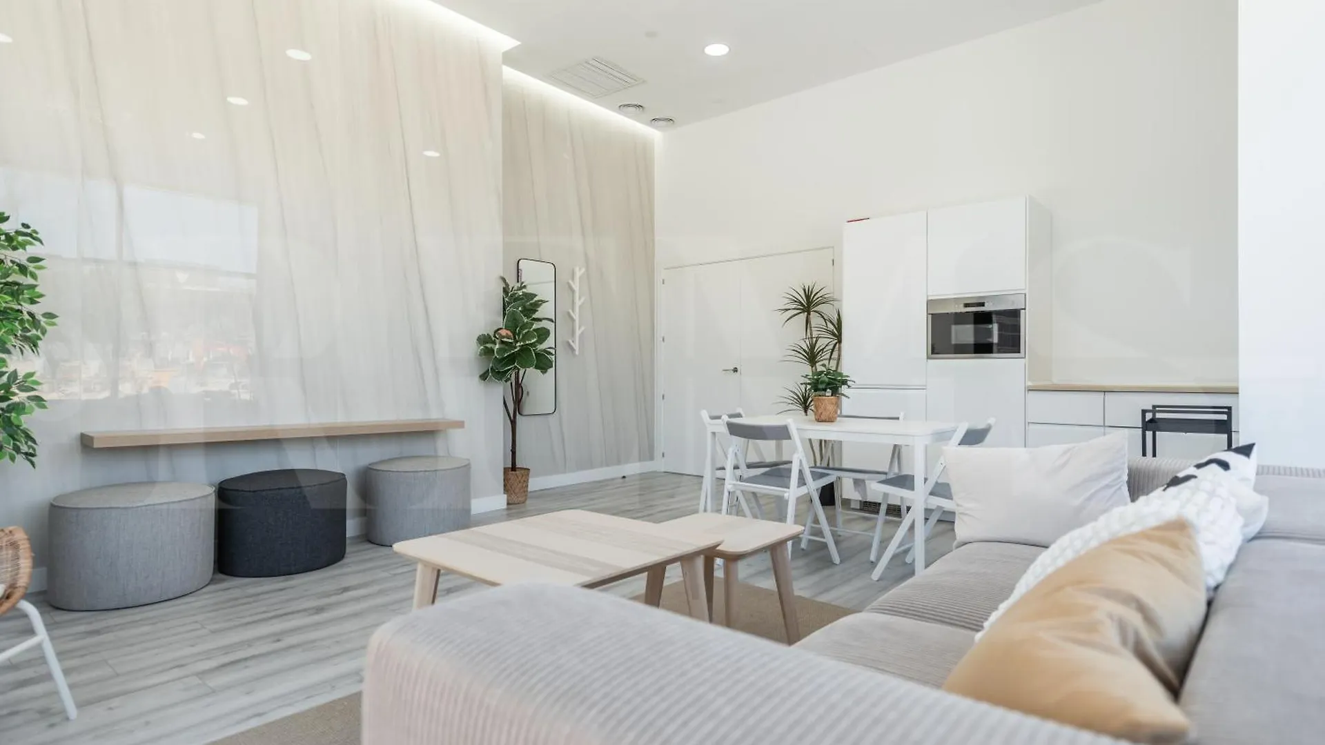 Modern Sky-Rise Living With Pool And Parking Rems Apartment Malaga 0*,  Spain