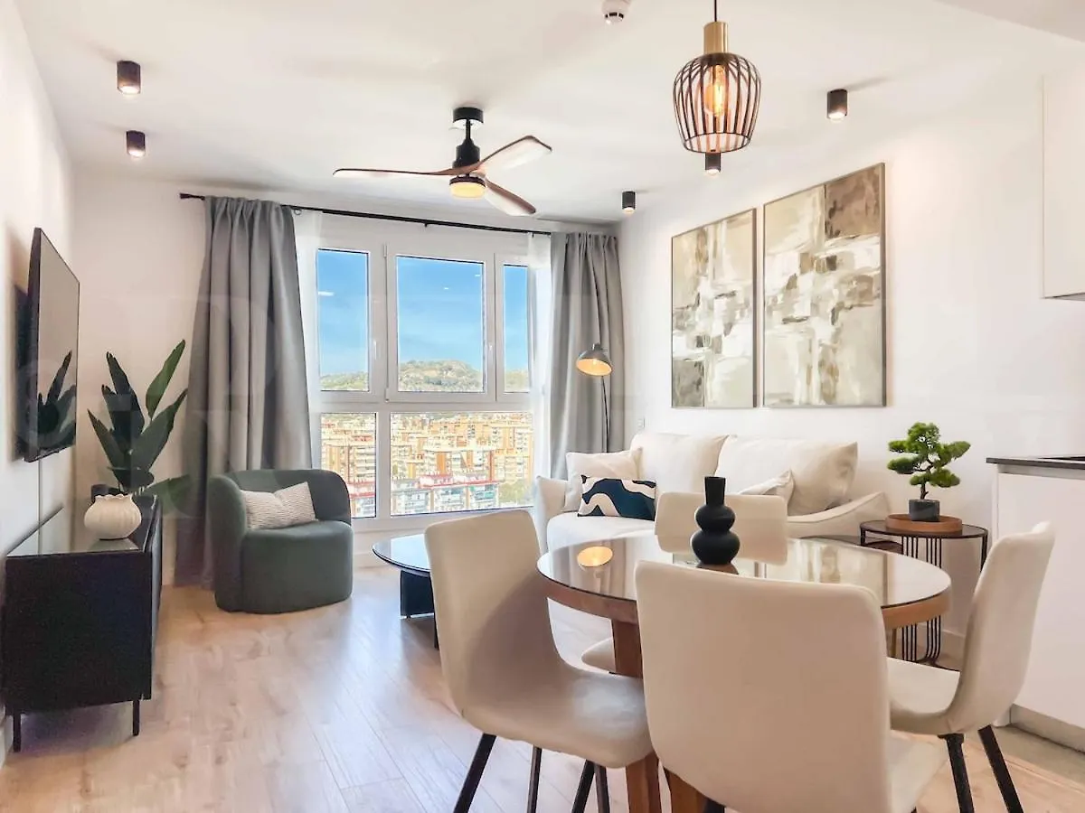 Modern Sky-Rise Living With Pool And Parking Rems Apartment Malaga 0*,