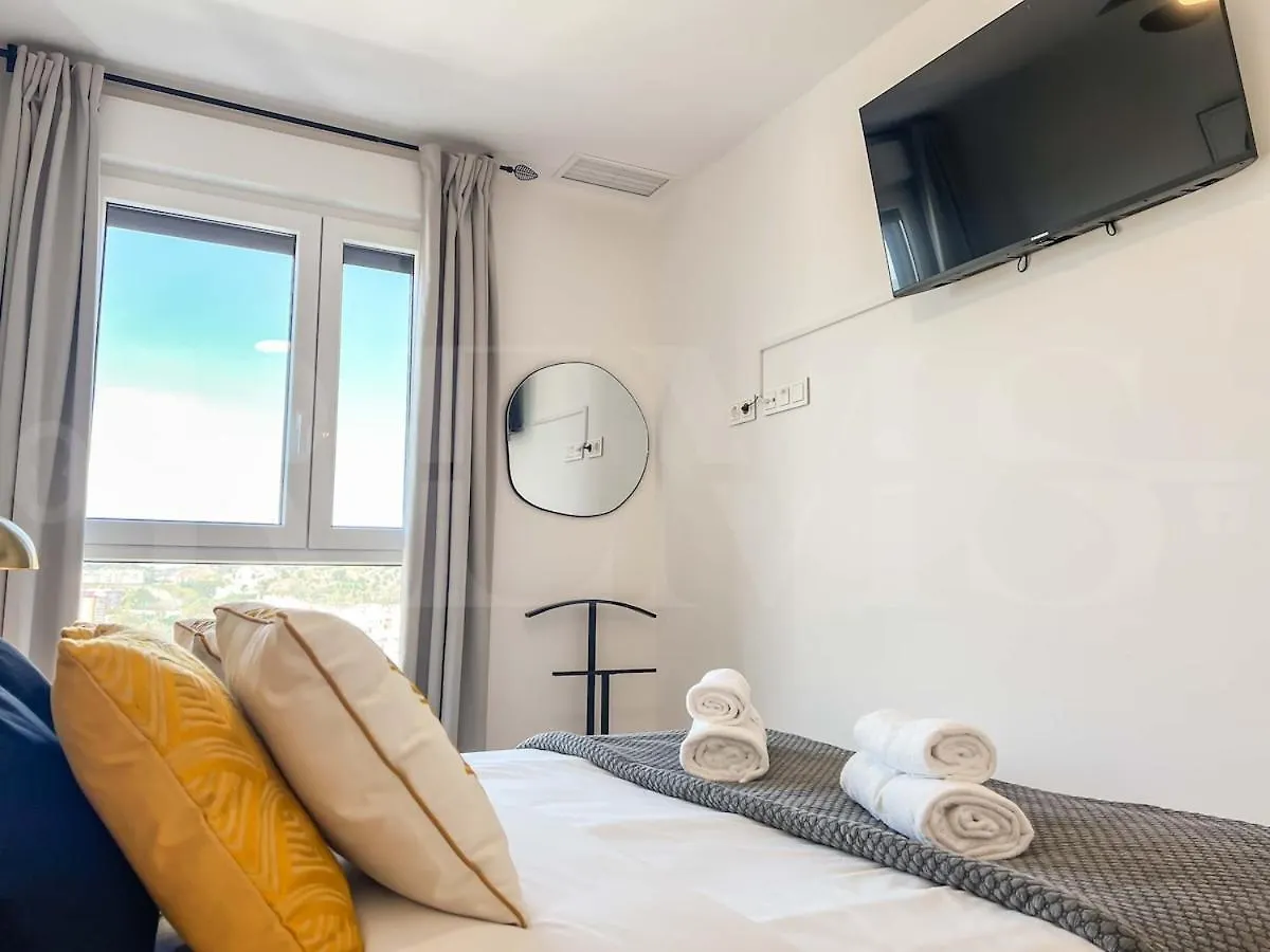Modern Sky-Rise Living With Pool And Parking Rems Apartment Malaga