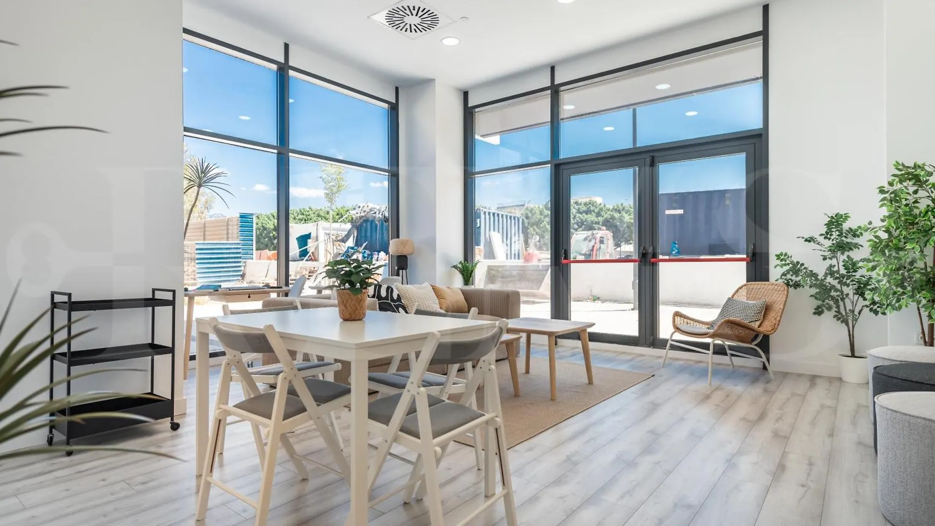 Modern Sky-Rise Living With Pool And Parking Rems Apartment Malaga Spain