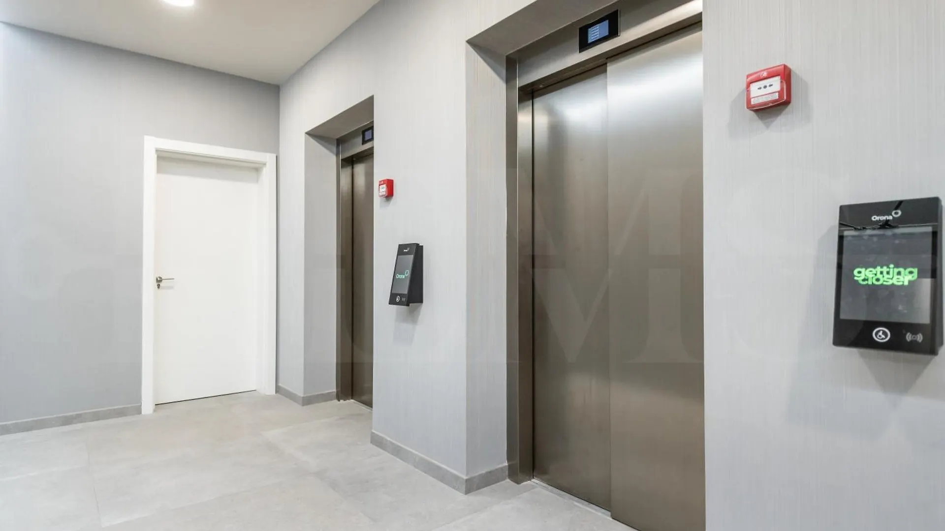 Modern Sky-Rise Living With Pool And Parking Rems Apartment Malaga 0*,